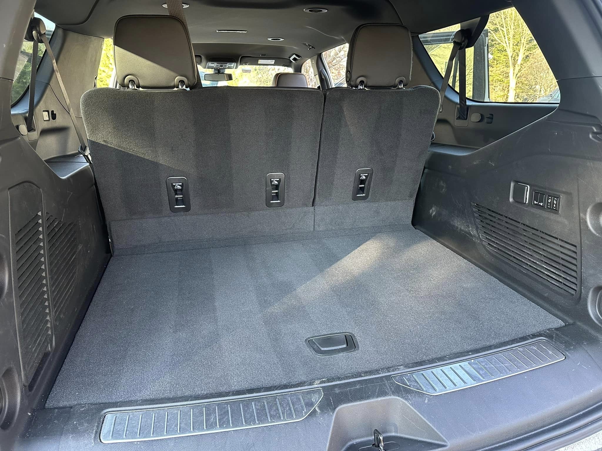 Rear cargo area perfectly cleaned